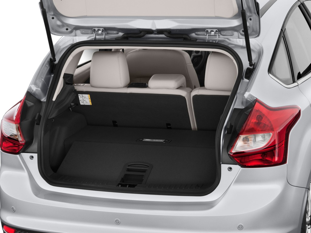 Ford-focus-electric-trunk